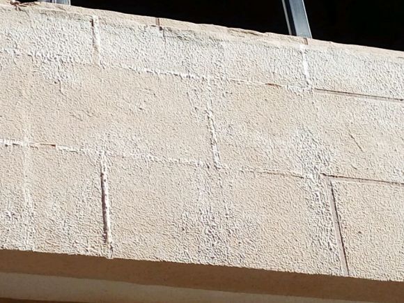 如何解決外墻水包水出現(xiàn)泛白、龜裂問(wèn)題?