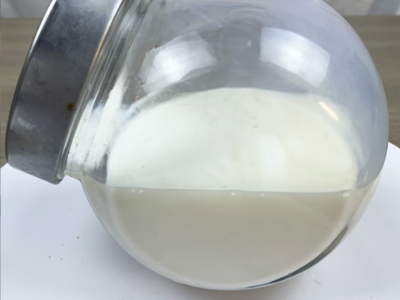 防銹面漆乳液8308 具有優(yōu)異的快干性能、初期耐水性及抗回粘性，對金屬基材的附著力好，漆膜致密性高，耐鹽霧性能優(yōu)異，與常規(guī)防銹助劑、防銹顏料相容性好