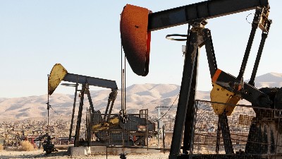 石油化學(xué)設(shè)備如何防銹除銹?